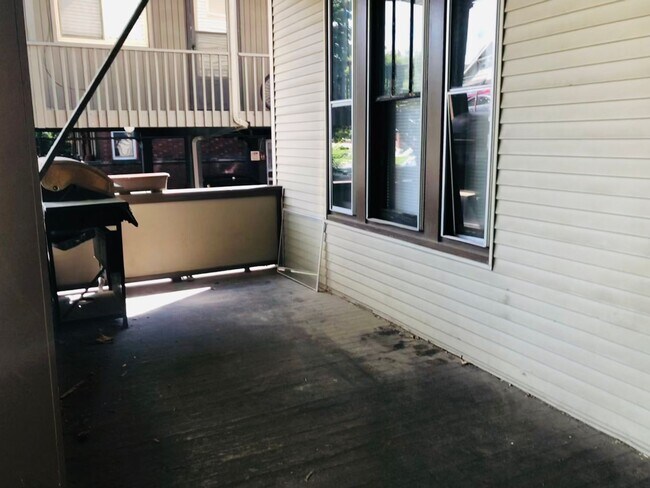 Foto del edificio - 5 Bedroom House - Walking distance from Central Campus