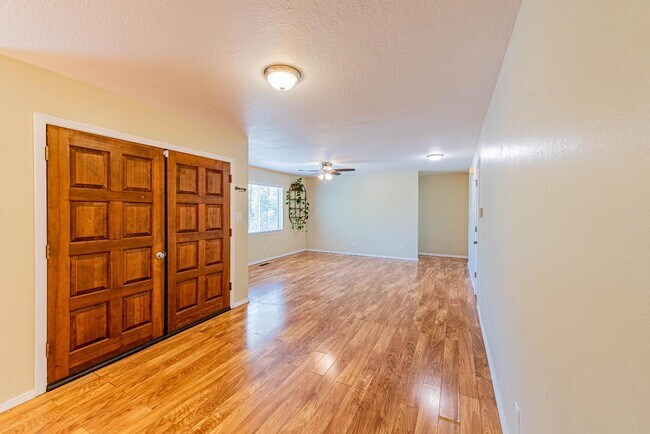 Foto del edificio - 3529 Aspen Ave NE