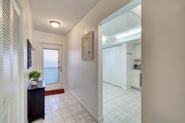 Foto del edificio - 7620 NW 18th St
