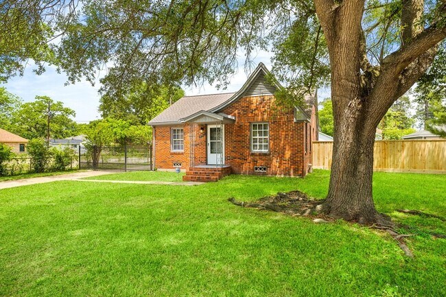 Foto del edificio - 309 Avenue of Oaks St