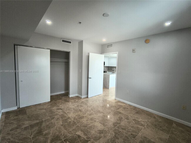 Foto del edificio - 2740 SW 28th Terrace