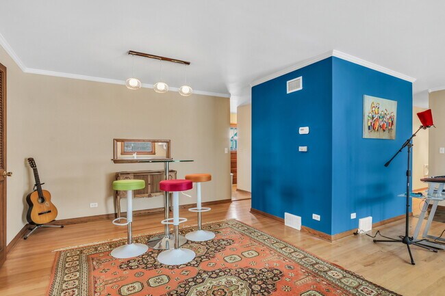 Building Photo - 826 Crestfield Ave