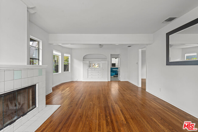 Foto del edificio - 913 Venezia Ave