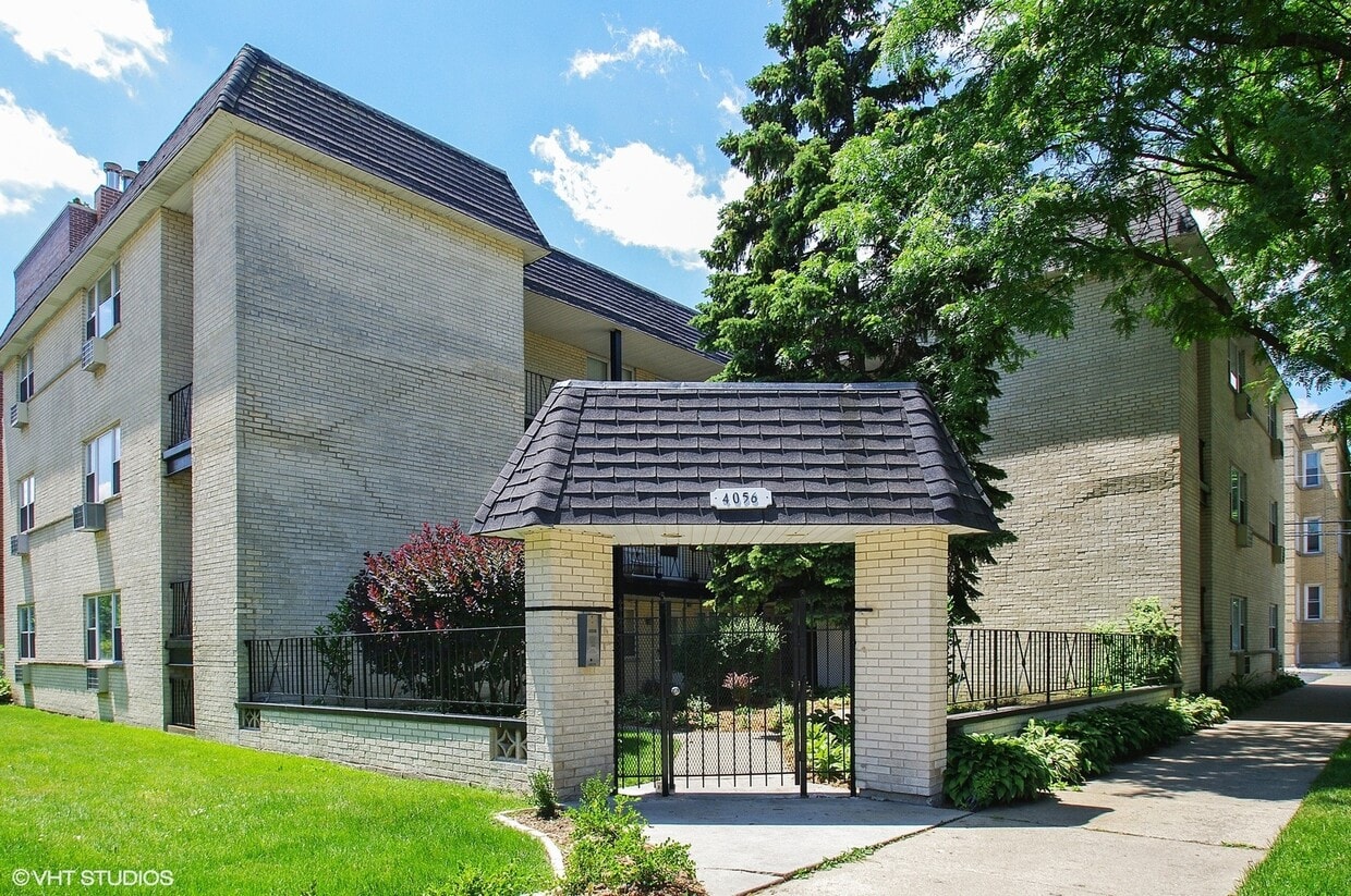 Primary Photo - 4056 N California Ave