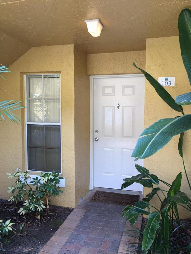 1020 Lake Shore Dr Unit 103, Lake Park, FL 33403 Condo for Rent in