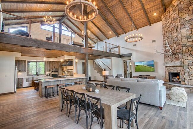 Foto del edificio - 481 S Yarrow Ln