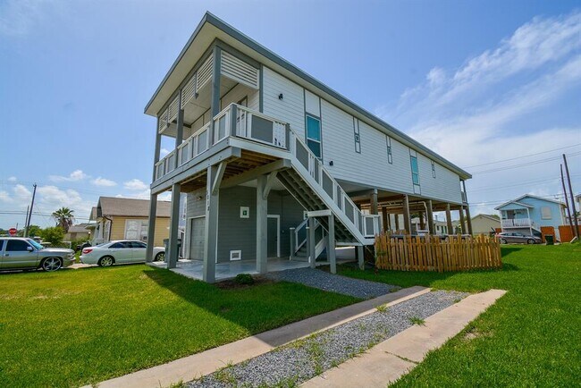 Building Photo - 5018 Avenue M 1/2