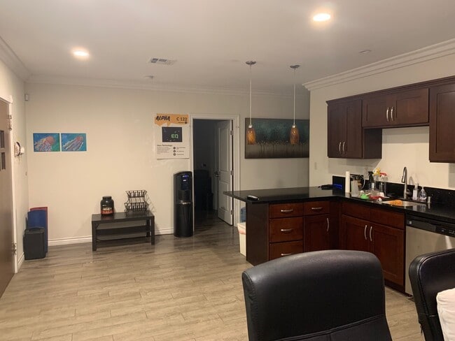 Building Photo - 1159 W 37th Dr