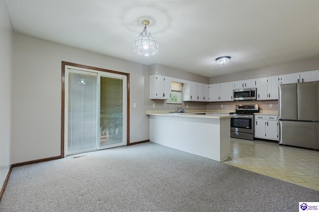 Building Photo - 1900 Clearview Dr