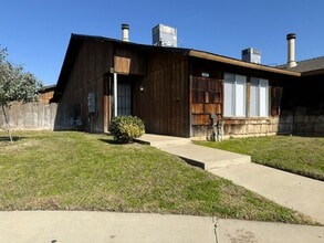 Building Photo - 1445-1447 Madison Ct