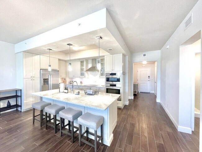 Building Photo - 1044 Bay Colony Dr S