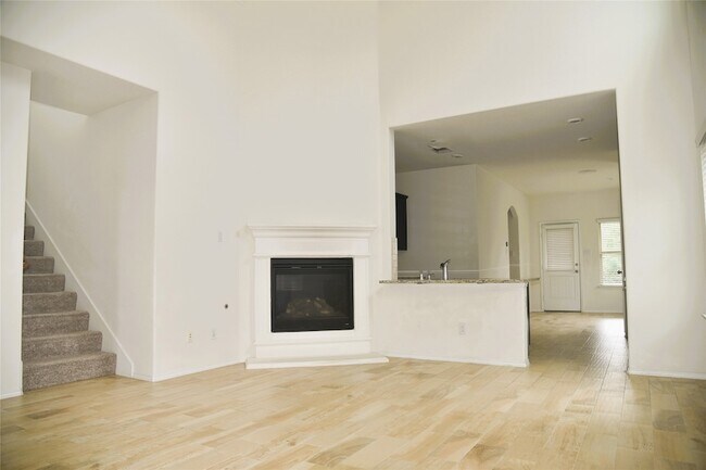 Building Photo - 1405 Acmite Ave
