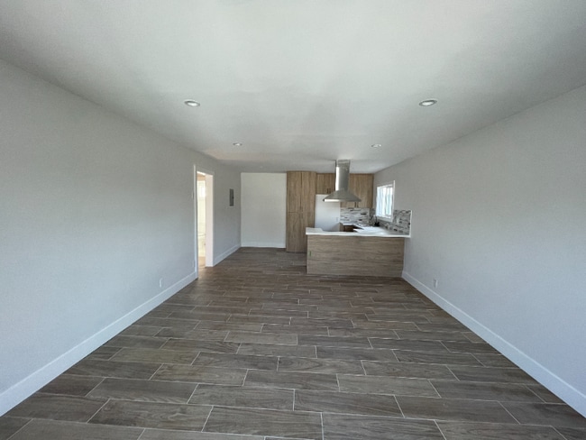 Building Photo - 7337 Woodley Ave