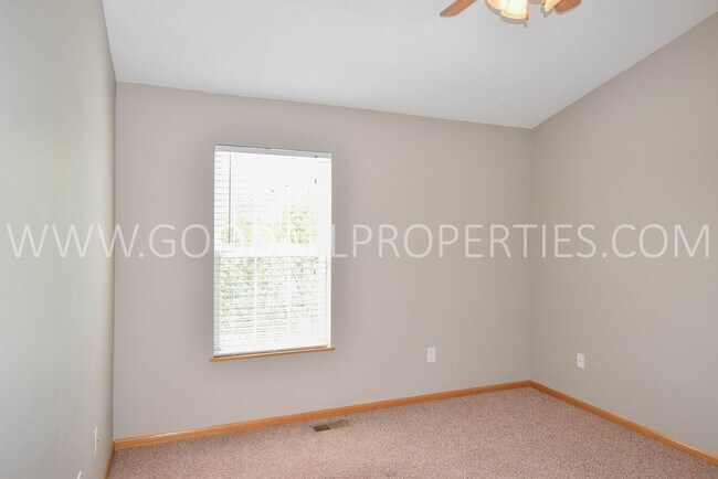 Foto del edificio - Price Reduced!!! Discover this beautiful 2...