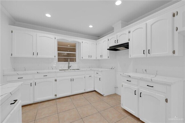 Building Photo - 2524 Fir Ave