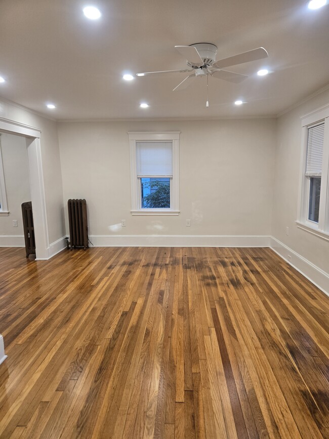 Living room pic 1 - 25 Laurel St