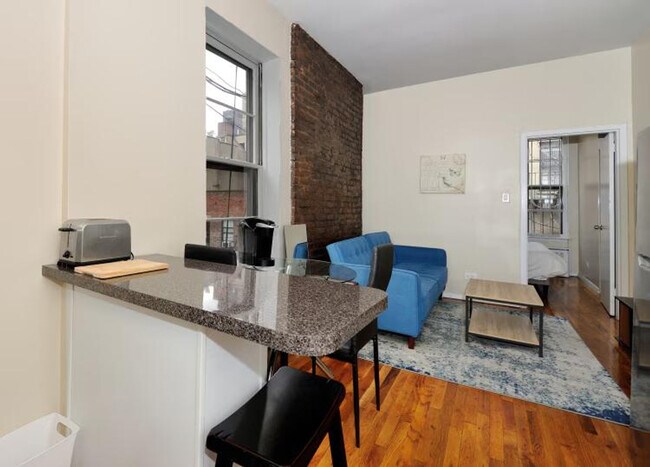 Building Photo - 348 E 34th St