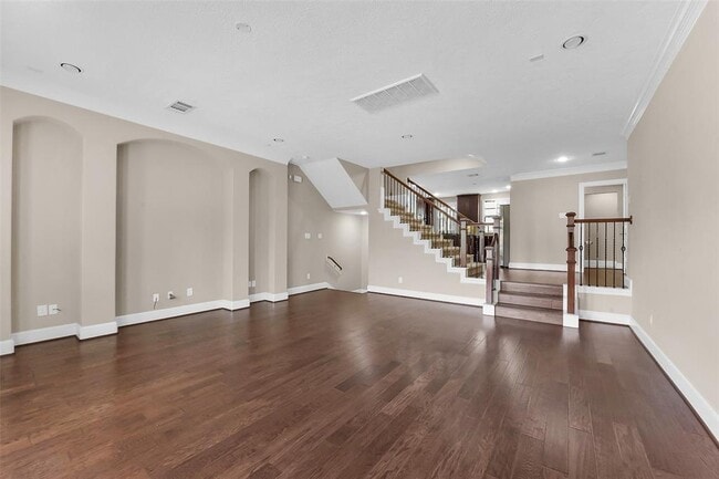Building Photo - 905 Garden Oaks Trce
