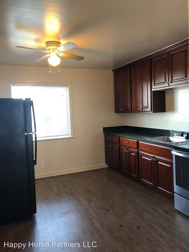 Foto del edificio - 1856 E 25th St