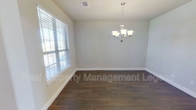 Building Photo - 6117 Horsetail Dr