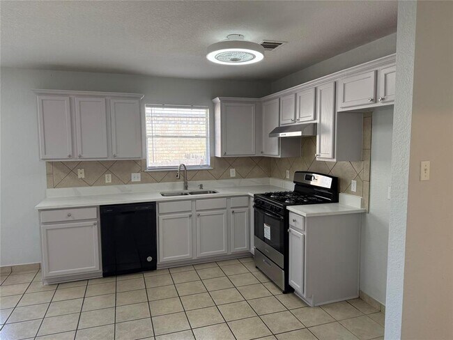 Building Photo - 15220 Drusilla's Dr