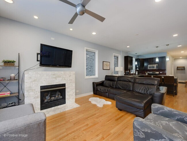 Foto del edificio - 1039 N Marshfield Ave