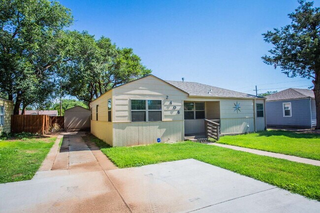 Foto del edificio - "Charming 3-Bedroom Home on 31st with Gleaming Hardwood Floors and 2 Full Baths!"