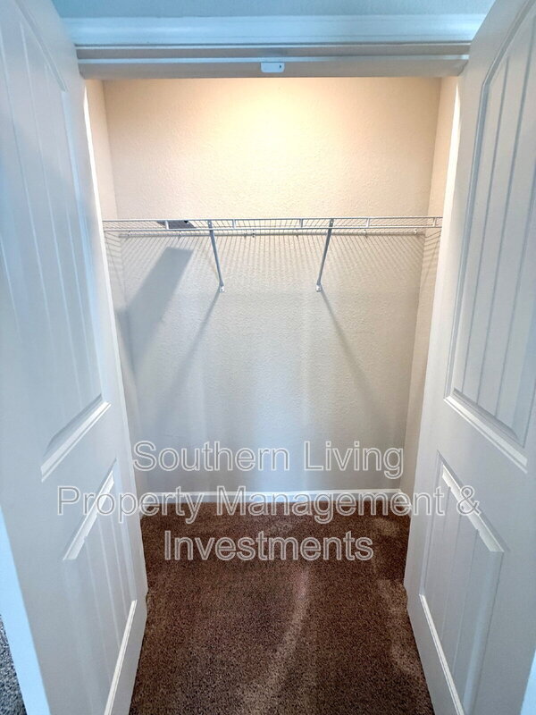 Building Photo - 3047 Cres Lk Ln