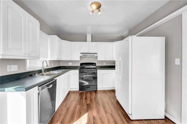 Foto del edificio - 1870 Windemere Dr NE