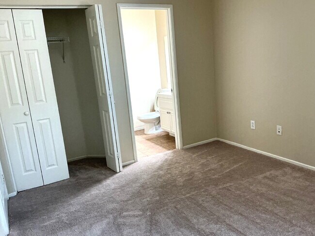 Foto del edificio - Beautiful 5 Bedroom Home in Desirable Stoney Mountain Ranch – Now Available!