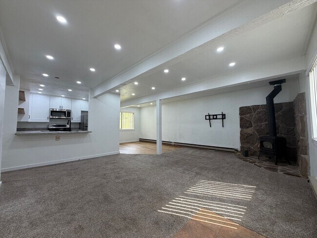 Building Photo - 2095 Little Coyote Rd