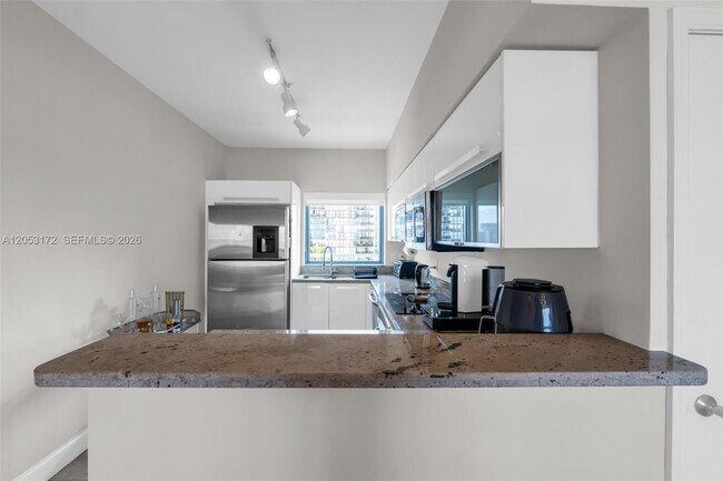 Foto del edificio - 601 NE 36th St