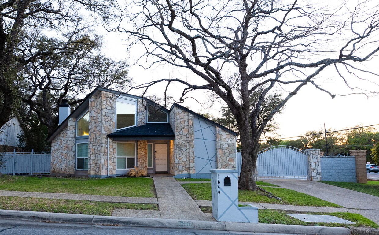 1646 Vista del Monte, San Antonio, TX 78216 House for Rent in San