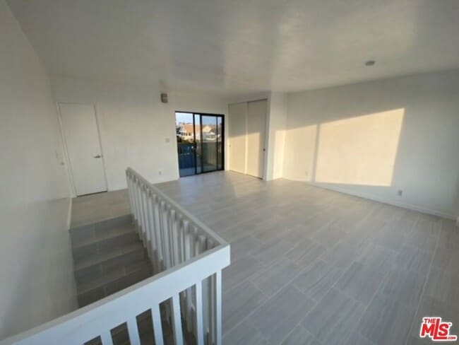 Building Photo - 19 E Sunset Ave