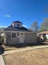 Building Photo - 1025 Alta St