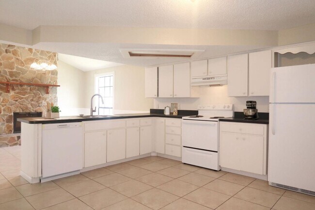 Building Photo - 2 Bedroom, 1.5 Bathroom Home for Rent in Z...