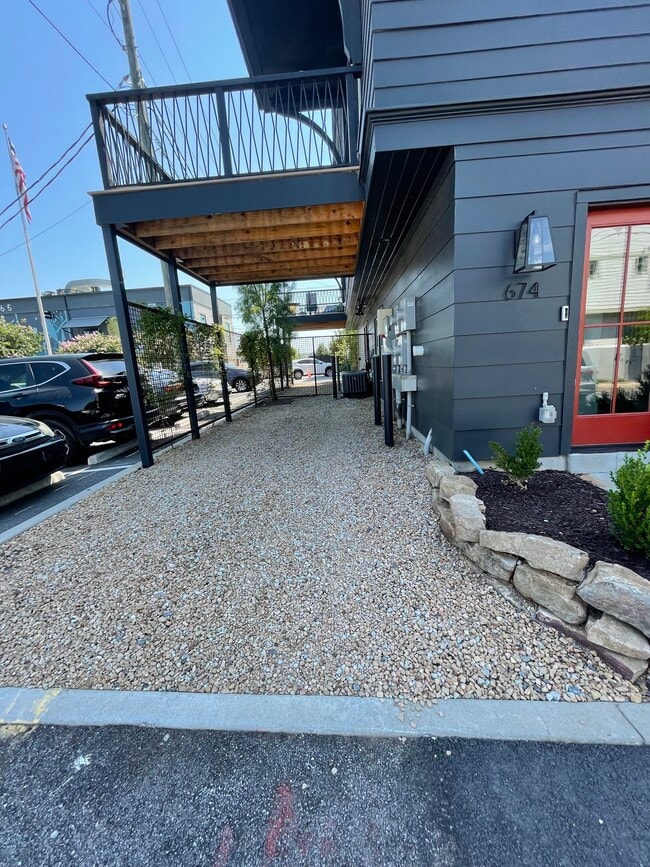 Photo - 674 Exchange St SE House