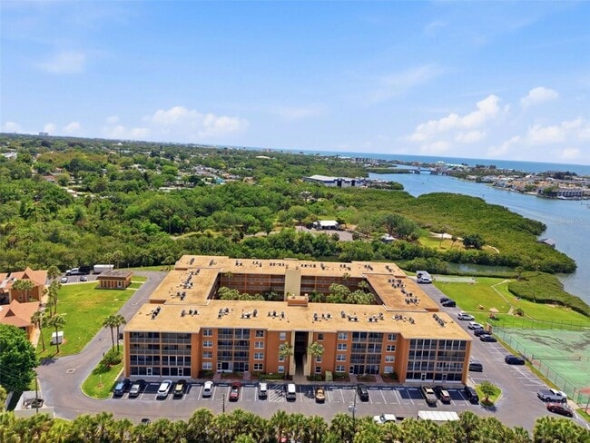 Building Photo - 12760 Indian Rocks Rd