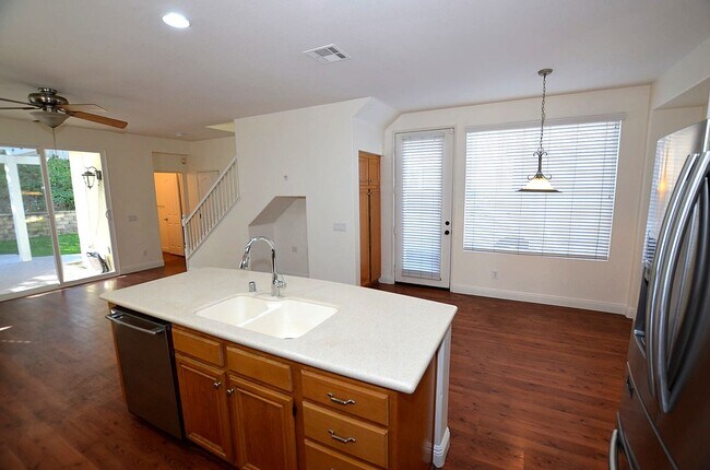 Foto del edificio - 4Br/3-1/2 bathroom Home