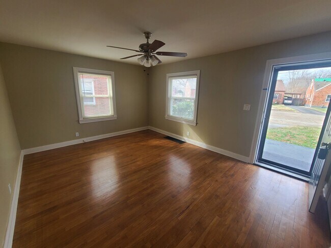 Foto del edificio - Extra clean and spacious home with a finis...