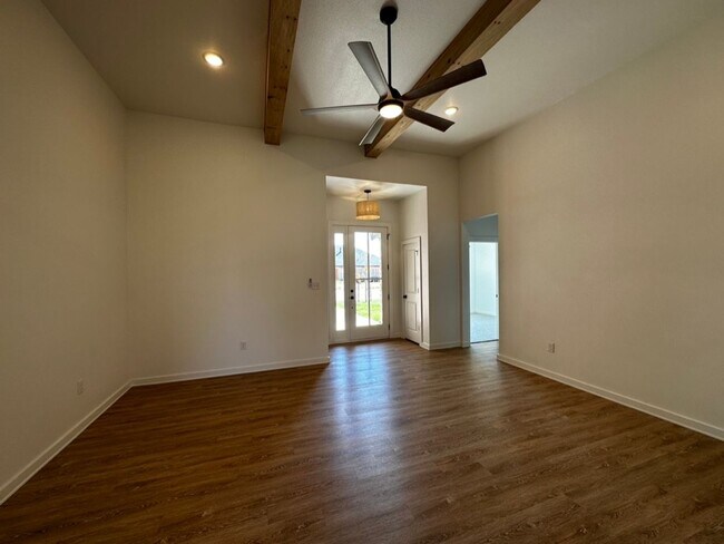 Building Photo - Stunning 3 Bedroom in Friendship - Pre lea...
