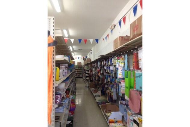 Divisadero en esquina de tiendas de venta al por menor - 1604 McAllister St