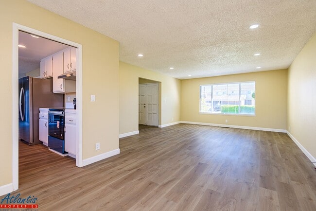 Building Photo - Beautiful Home | Remodeled | Corner Lot
