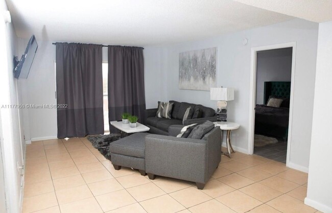 Foto del edificio - 4172 Inverrary Dr