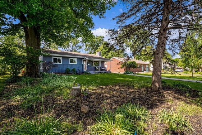 Building Photo - Fully Furnished! Stunning UA Ranch with 3 ...