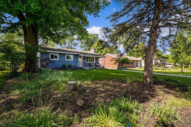 Foto del edificio - Fully Furnished! Stunning UA Ranch with 3 ...