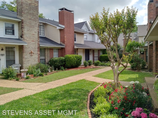 Building Photo - 3634 Greenacres Place Dr