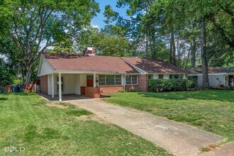 Building Photo - 806 Audubon Pl