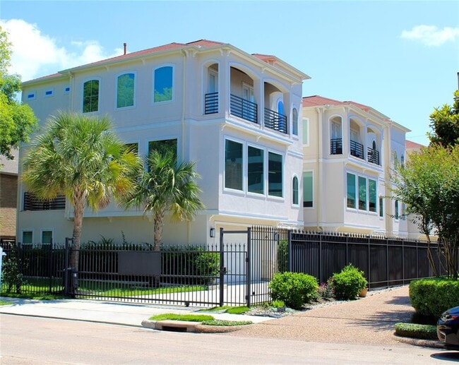 Building Photo - 2425 Nantucket Dr