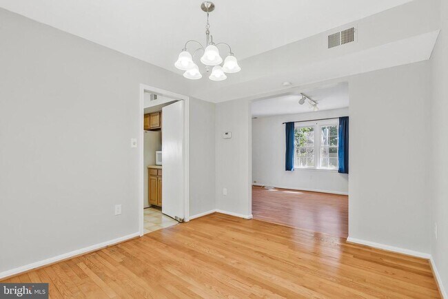 Building Photo - 1634 La Salle Ave